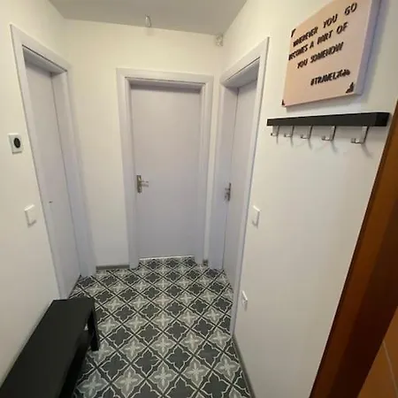 Modern 2 Bedroom In The Heart Of Apartman *